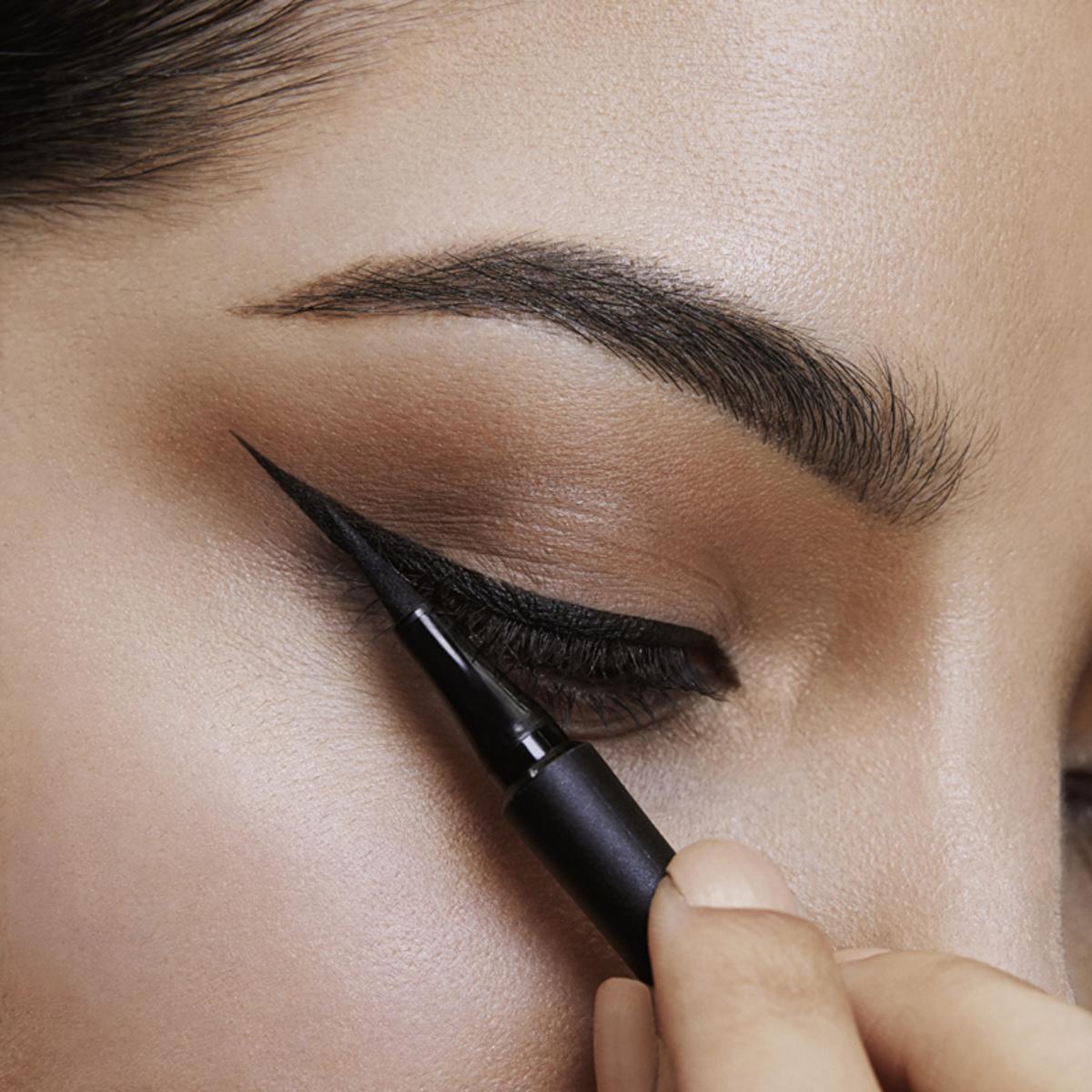 Maybelline New York Hyper Precise All Day Eyeliner - Long-Lasting, Precise Application, 24hr Matte Black Finish